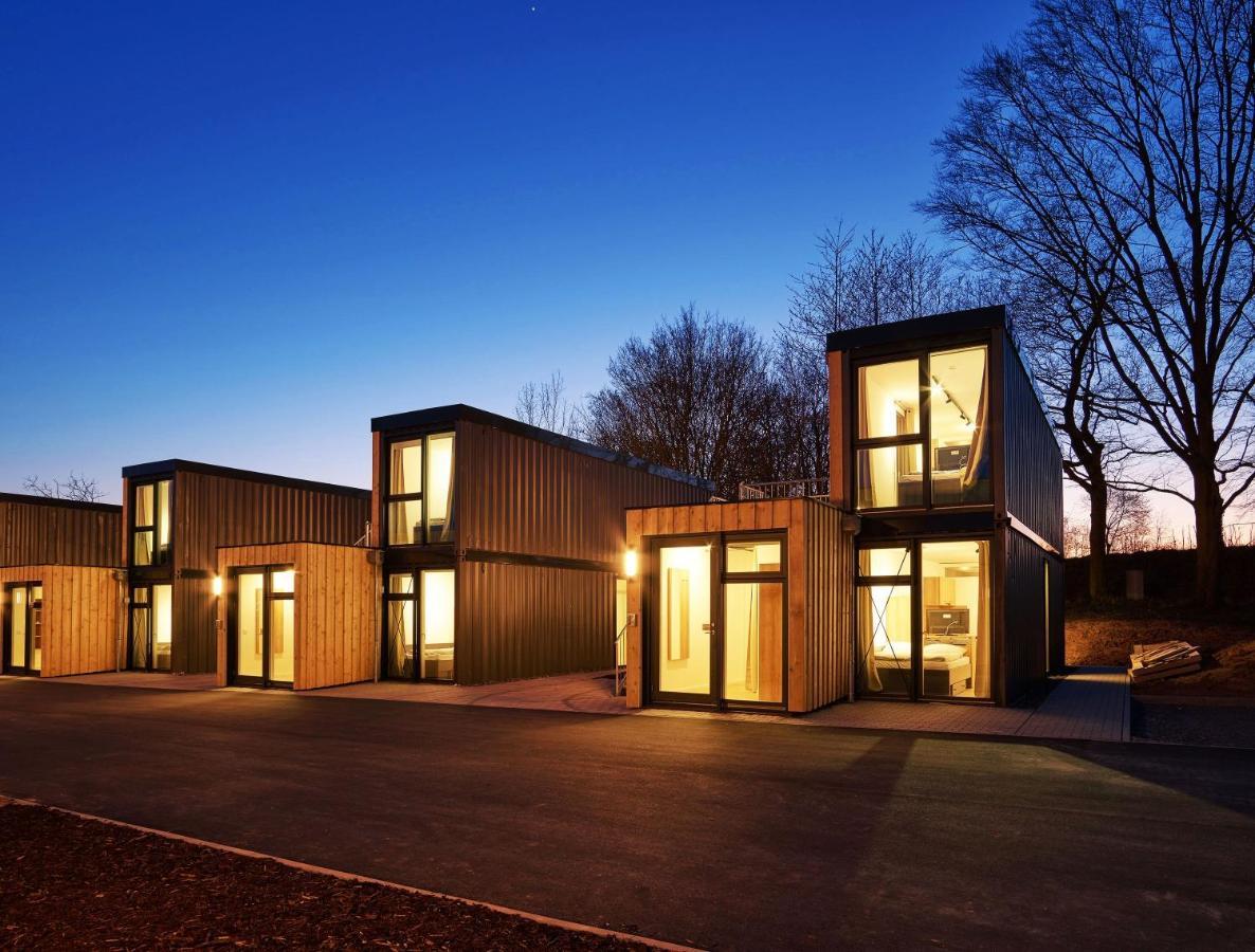 Modern Ausgebauter Ueberseecontainer Als Tiny House Wertheim Bagian luar foto