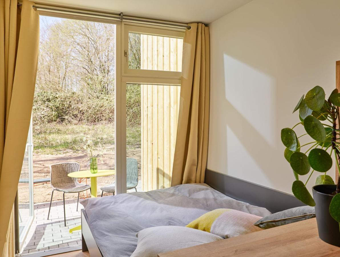 Modern Ausgebauter Ueberseecontainer Als Tiny House Wertheim Bagian luar foto