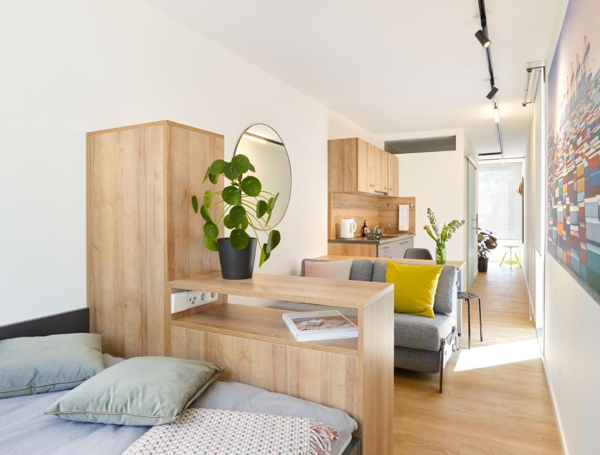 Modern Ausgebauter Ueberseecontainer Als Tiny House Wertheim Bagian luar foto