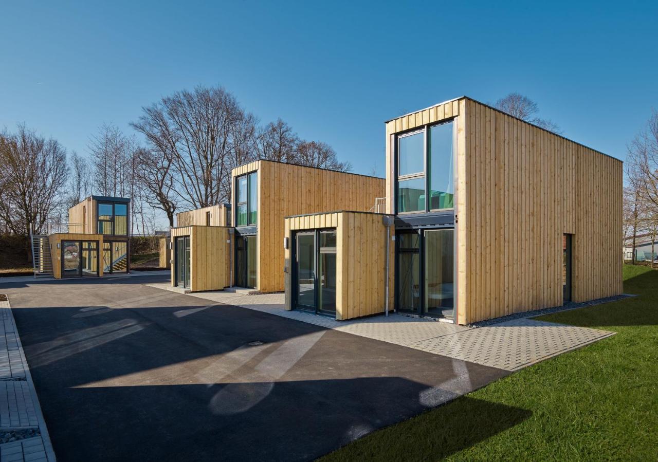 Modern Ausgebauter Ueberseecontainer Als Tiny House Wertheim Bagian luar foto